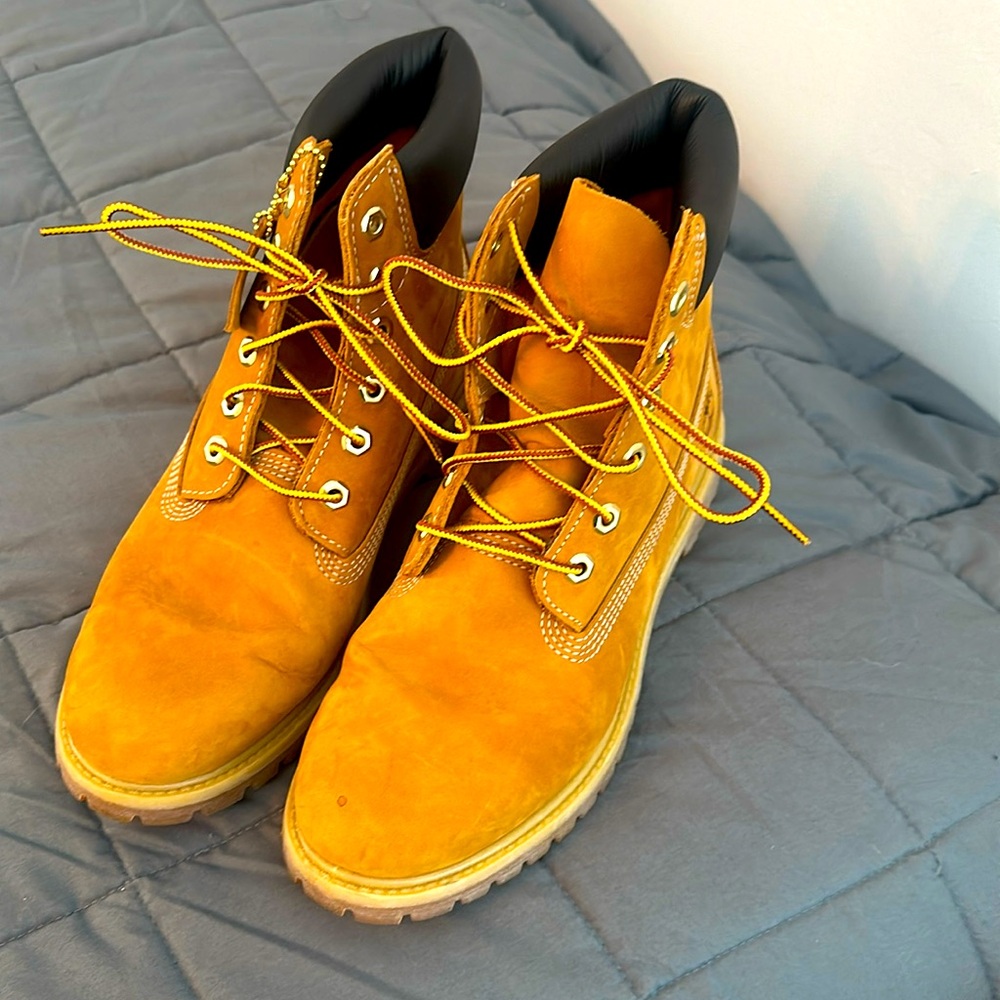 Women’s Timberland boots.   Like new